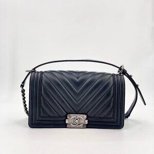 H18683 Chanel Leboy Black V-shaped checkered shoulder handbag chain messenger ba